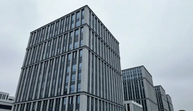 订单处理中的供应商选择对定制礼品效率的影响